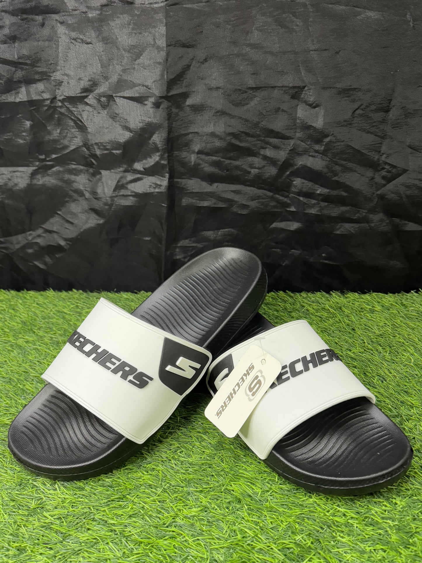 SKECHERS BLACK N WHITE | SOFT AND MEDICATED | “SPECIALLY MADE FOR FOOT PAIN RELIEF”