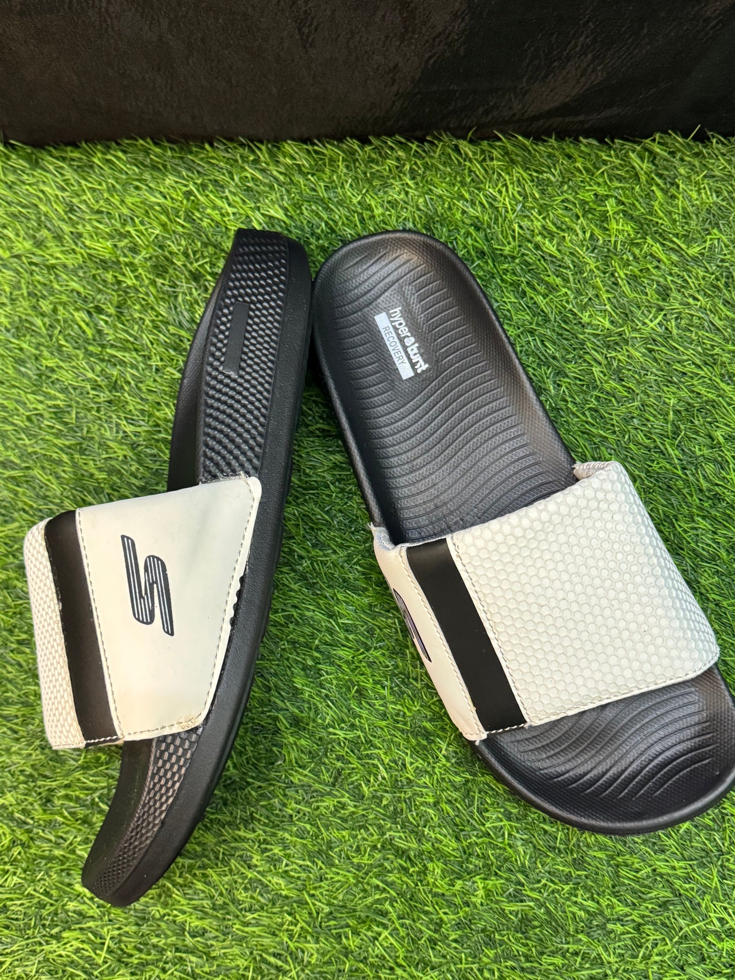 SKECHERS WHITE N BLACK IMPORTED | HYPER BURST MEDICATED SOLE | “WITH INNER PADDING”